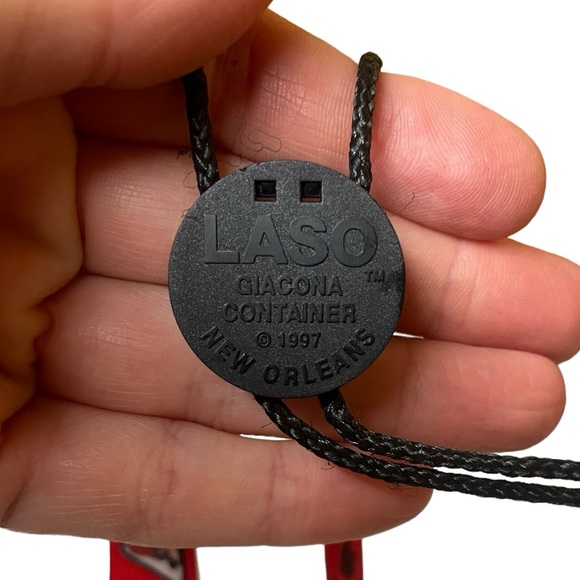 2 Vintage Disney Lanyards Laso Black Epcot and Red Magic Kingdom - Picture 4 of 9